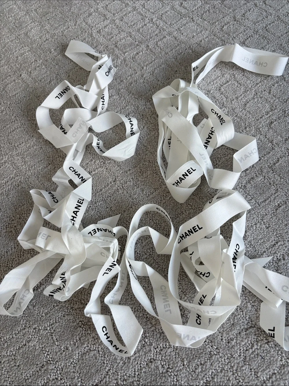 CHANEL 4 White Ribbons, 4 Camellia Flowers & 21 Tissue Paper Packaging Pieces